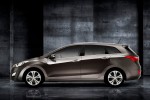 Hyundai-i30_Wagon_2013_side