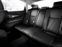 Infiniti-Q70-2015-rear-seats