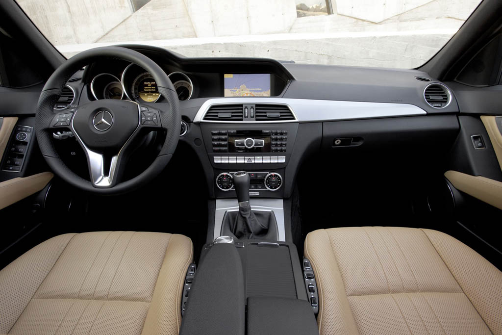 http://www.pedal.ir/wp-content/uploads/Interior-C-Class-old-23.jpg