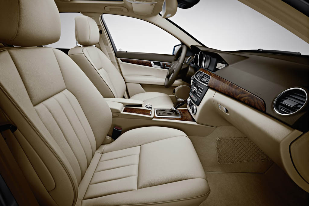 http://www.pedal.ir/wp-content/uploads/Interior-C-Class-old-43.jpg