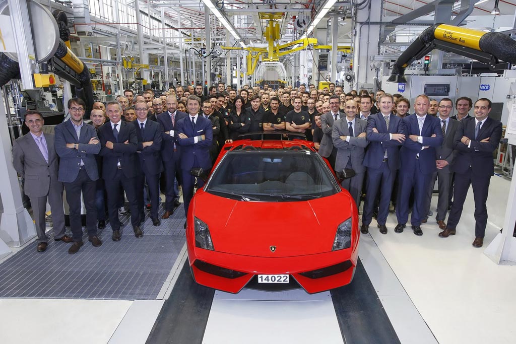 Last Gallardo and Assembly Line Lamborghini Team