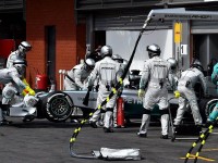 Lewis-Hamilton-retires-at-Spa