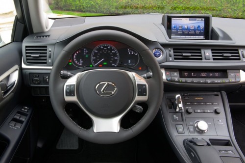 Lexus CT200h dashboard