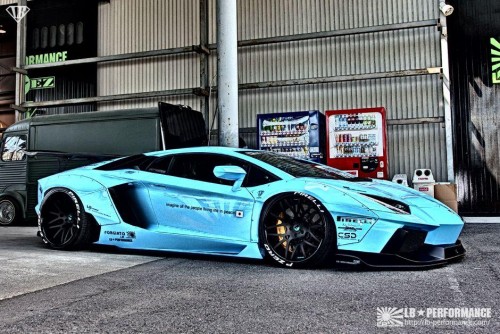 Liberty Walk Lamborghini Aventador