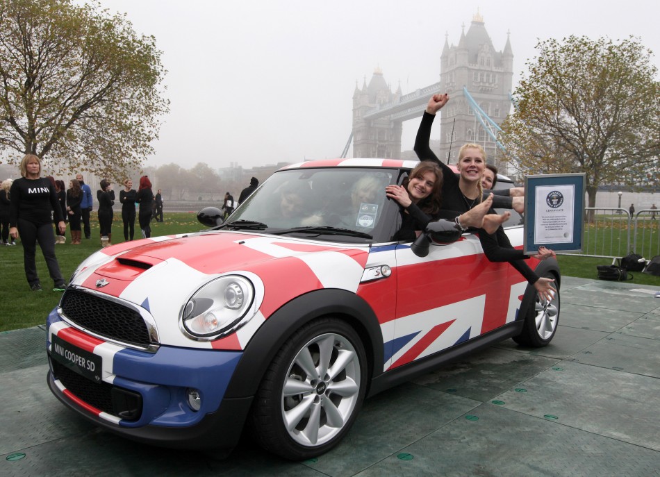 A new ecord: MINI Cooper SD fits 28 people