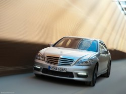 Mercedes-Benz-S65_AMG_2010_800x600_wallpaper_03