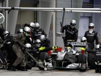 Mercedes crew winning 2010 pitstop