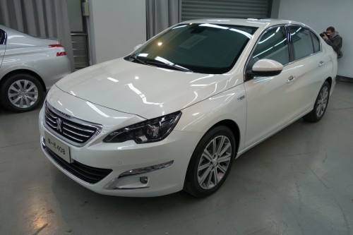 Peugeot 408 Sedan