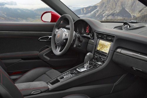 Porsche 911 Targa 4 GTS Interior