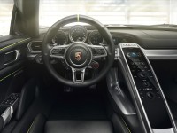 Porsche-918-Spyder-2015-dashboard