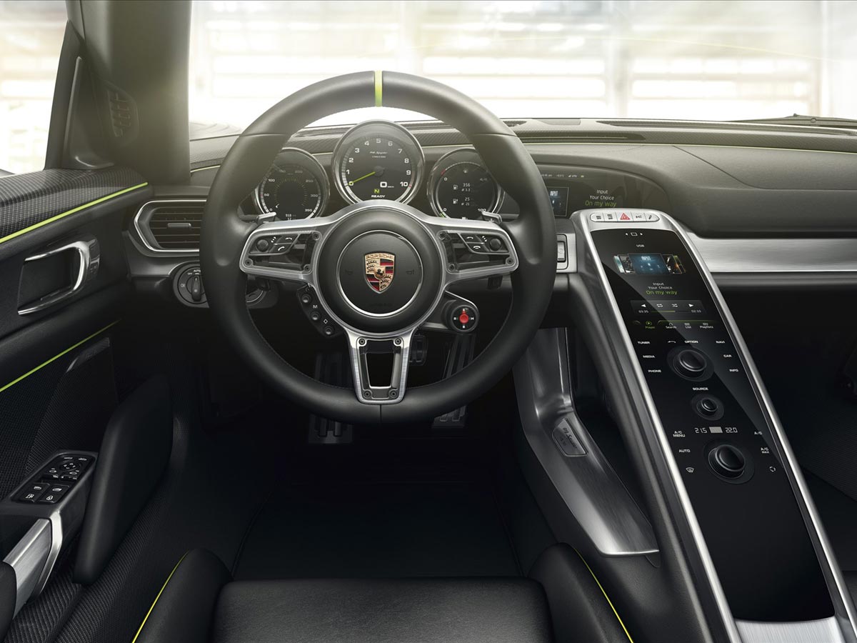 http://www.pedal.ir/wp-content/uploads/Porsche-918-Spyder-2015-dashboard.jpg