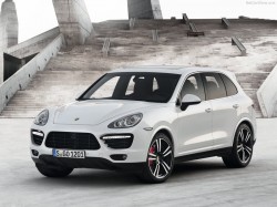 Porsche-Cayenne_Turbo_S_2013_800x600_wallpaper_01