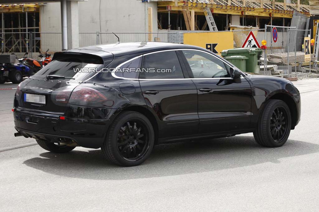 Porsche Macan spy photo