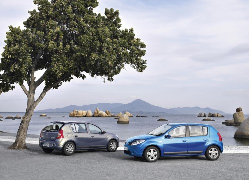 Renault-Sandero_2008_1600x1200_wallpaper_02