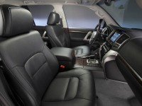 TOYOTA-LandCruiser200-V8-interior-seats