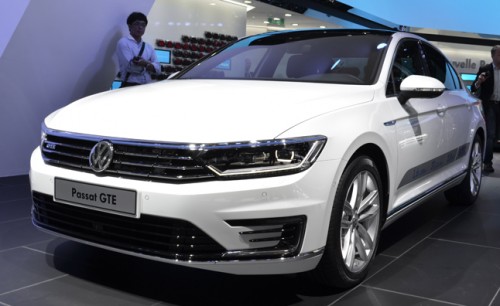 Volkswagen-Passat-GTE-1