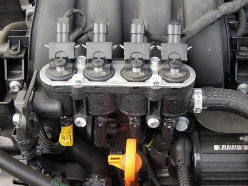 Volkswagen_Caddy_injectors_closeup