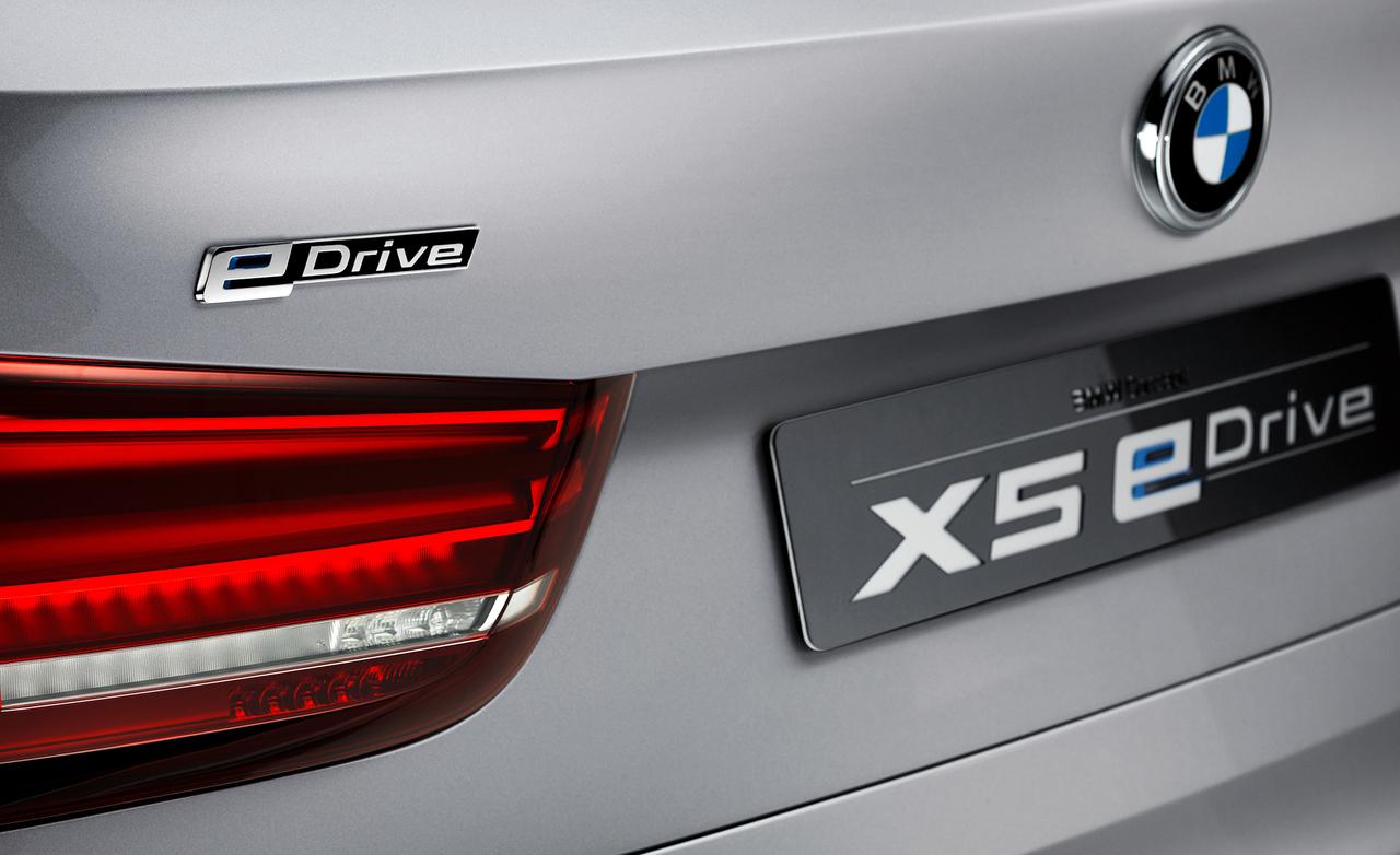 bmw-concept-x5-edrive-taillight-and-badges