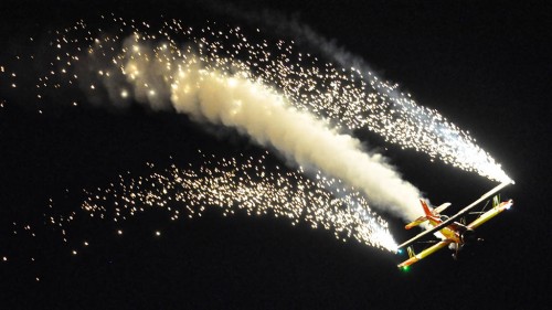 نمایش هوایی شبانه در نمایشگاه EAA AirVenture