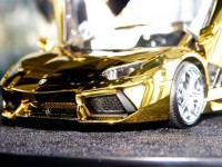 gold-lamborghini-aventador-1