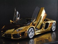 gold-lamborghini-aventador-1