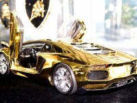 gold-lamborghini-aventador-2