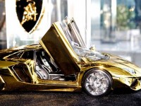 gold-lamborghini-aventador-7