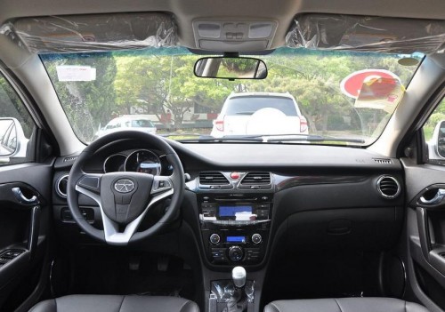 JAC J5 Interior