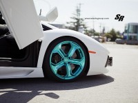 lamborghini-aventador-gets-crazy-brilliant-emerald-pur-wheels-photo-gallery-medium_4