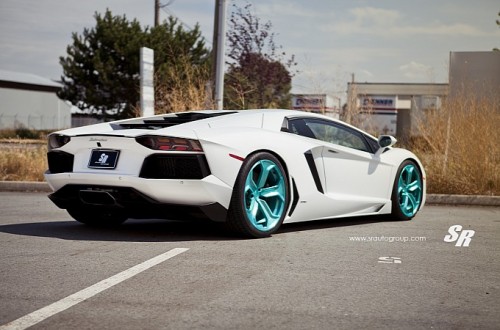 Lamborghini Aventador Gets Crazy Brilliant Emerald PUR Wheels