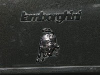 Blondine-im-roten-Catsuit-im-Lamborghini-Countach-Turbo-S