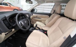 mitsubishi outlander front interior 250x156 mitsubishi outlander front interior 250x156