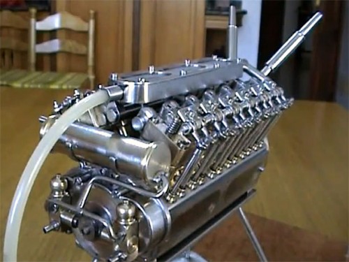 motores patelo tiny V-12 engine