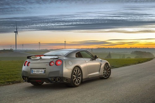 nissan-gt-r-gentleman-edition-launched-photo-gallery-medium_1