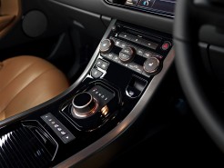 range_rover_evoque_se_with_victoria_beckham_dashboard