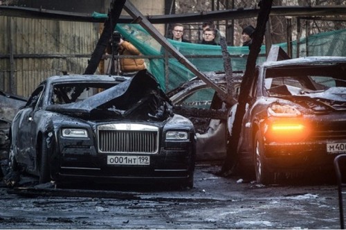 rolls-royces-porsches-and-others-burn-to-the-ground-in-12-car-moscow-fire