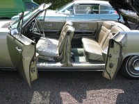 1960s_Lincoln_Continental_convertible_with_suicide_doors_open