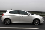 2012-alfa-romeo-giulietta-side