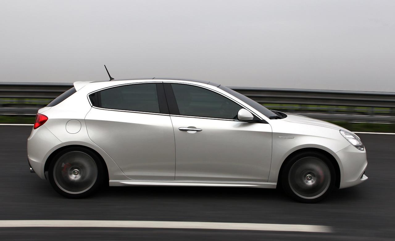 2012-alfa-romeo-giulietta-side