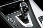 2013-BMW-335i-xDrive-gear-shift-knob