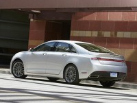 2013-Lincoln-MKZ-Hybrid-Sedan-Hybrid