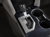 2013-toyota-camry-hybrid-4-door-sedan-xle-gear-shift