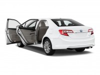 2013-toyota-camry-hybrid-4-door-sedan-xle-open-doors