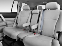 2013-toyota-highlander-fwd-4-door-v6-se-rear-seats