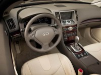 2014-Infiniti-Q60-Convertible-cockpit