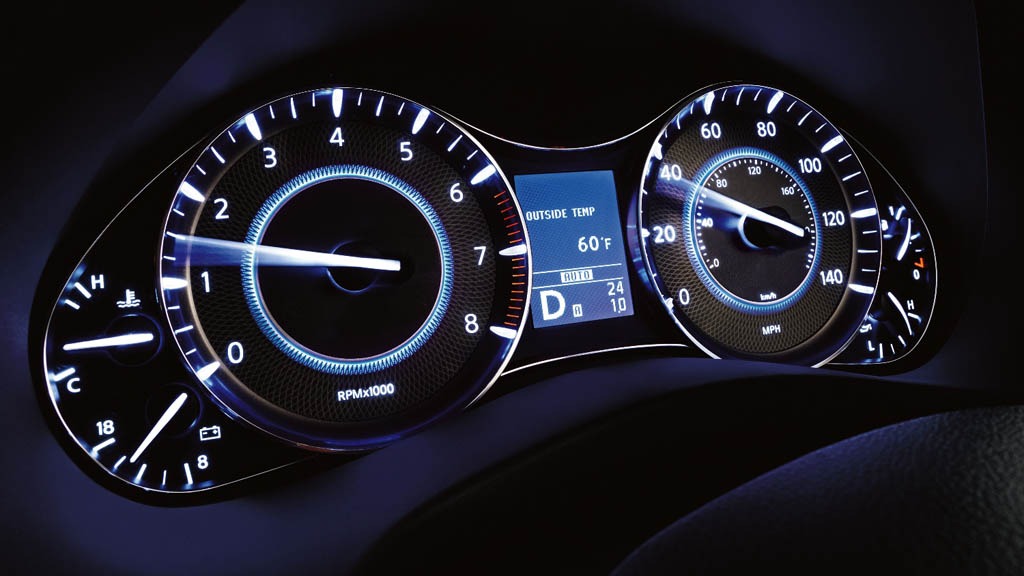 2014-Infiniti-QX80-SUV-car-dashboard-speedometer
