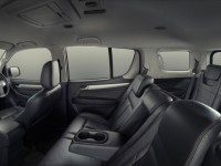 2014 Isuzu MU-X Interior