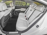 2014-Kia-K900-rear-seat