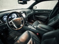 2014-chrysler-300c-interior