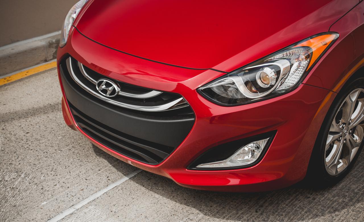 2014-hyundai-elantra-gt-headlight